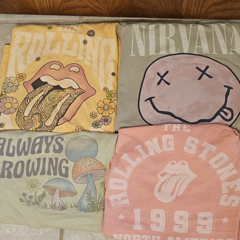 4 American Eagle T-shirts
